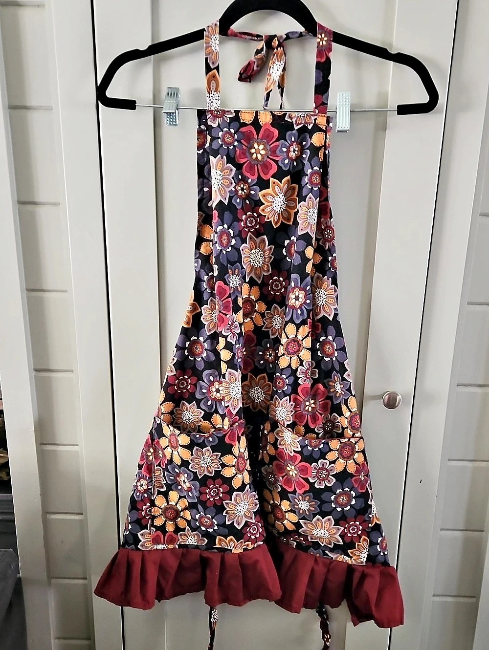 Floral Full Apron Adjustable Long Straps In Neck And Waist in Black & Red